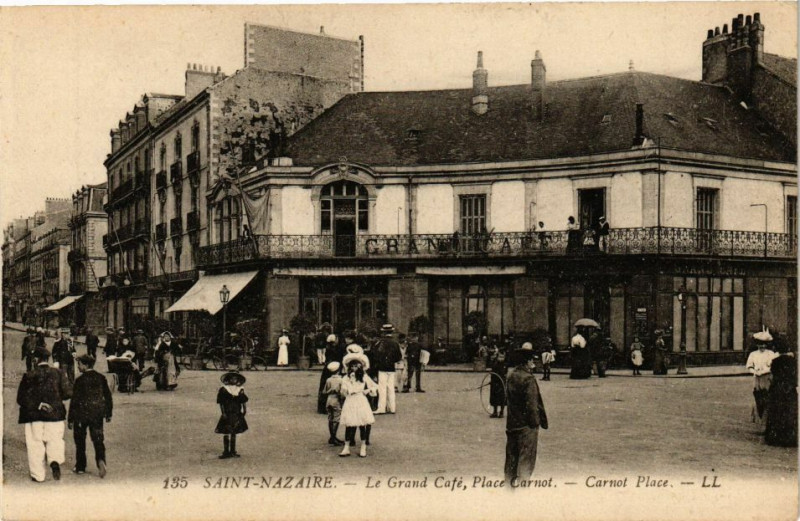 Carte postale ancienne Saint-Nazaire - Le Grand Cafe Place Carnot - Carnot Place à Saint-Nazaire