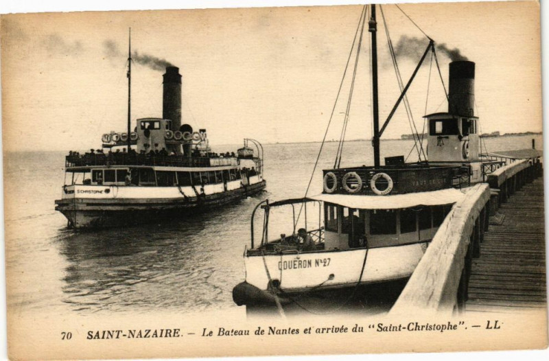 Carte postale ancienne Saint-Nazaire - La Bateau de Nantes et arrivée du Saint-Christophe à Saint-Nazaire
