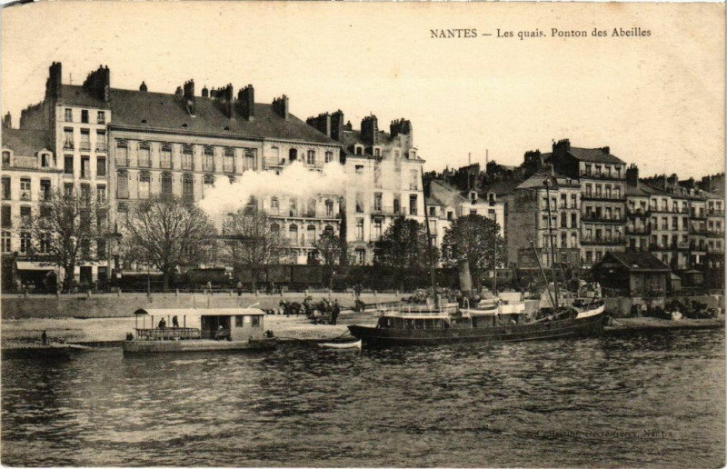 Carte postale ancienne Nantes - Les Quais - Ponton des Abeilles à Nantes