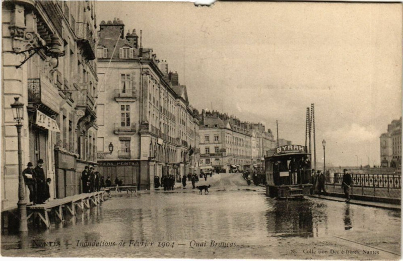 Carte postale ancienne Nantes - Inondation de Fevrier 1904 - Quai Brancas à Nantes