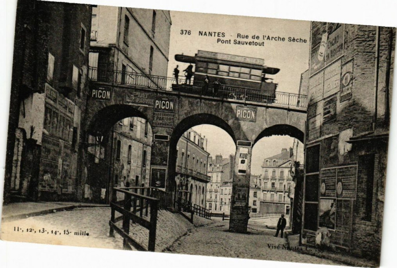 Carte postale ancienne Nantes - Rue de l'Arche Seche - Pont Sauvetout à Nantes