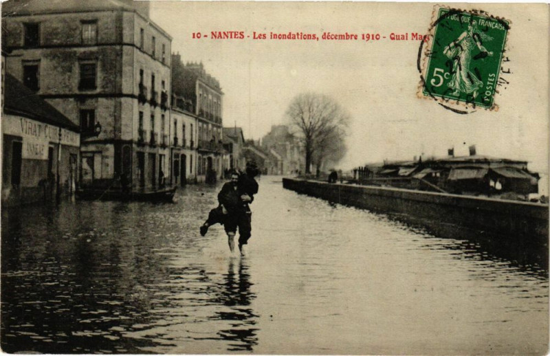 Carte postale ancienne Nantes - Les inondations decembre 1910 - Quai Mag... à Nantes