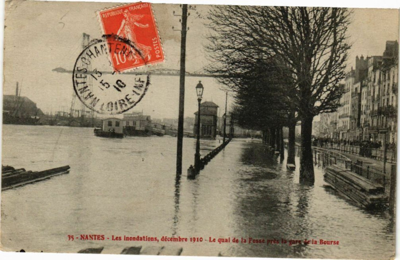 Carte postale ancienne Nantes Les Inondations decembre 1910 Le quai de la Fosse Pres... à Nantes