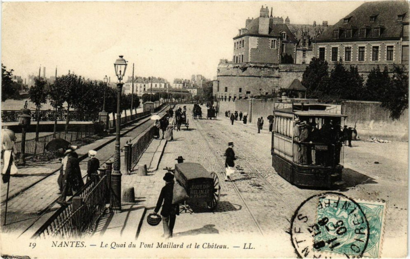 Carte postale ancienne Nantes - Le Quai du Pont Maillard et le Chateau à Nantes