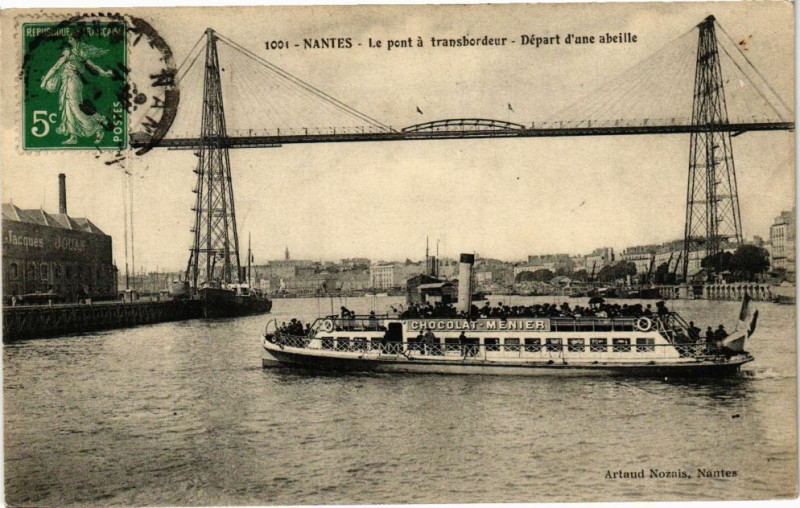 Carte postale ancienne Nantes - Le pont a transbordeur - Départ d'une abeille à Nantes