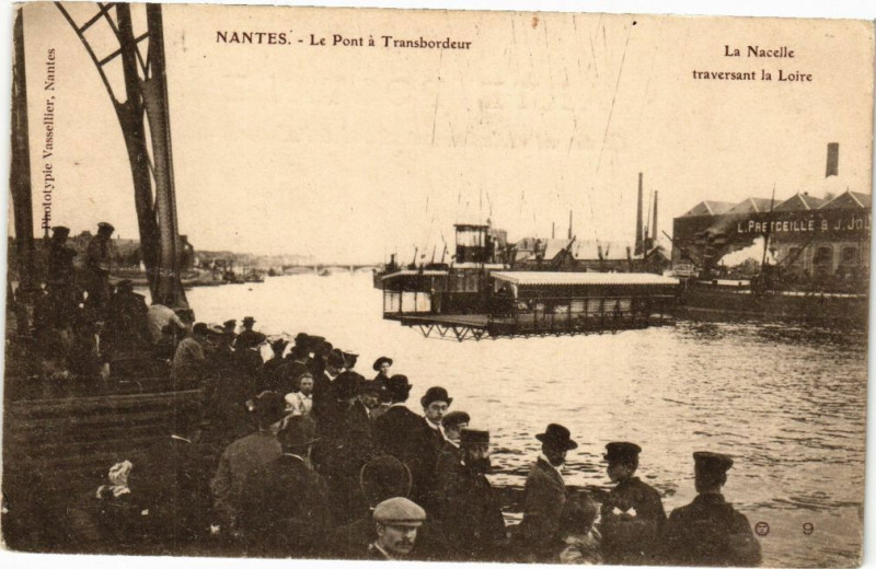 Carte postale ancienne Nantes - Le Pont Transbordeur - La Nacelle traversant la Loire à Nantes