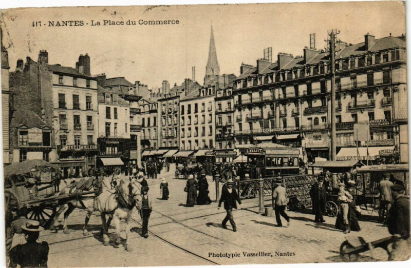 Carte postale ancienne Nantes - La Place du Commerce à Nantes