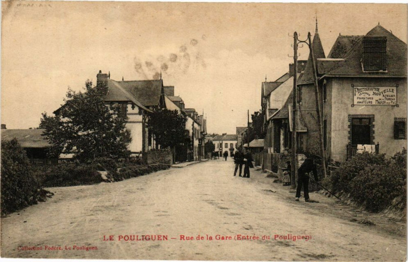 Carte postale ancienne Le Pouliguen - Rue de la Gare (Entrée du Pouliguen) au Pouliguen