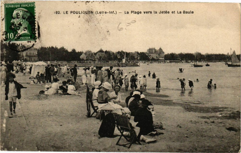 Carte postale ancienne Le Pouliguen - La Plage vers la Jetée et La Baule au Pouliguen