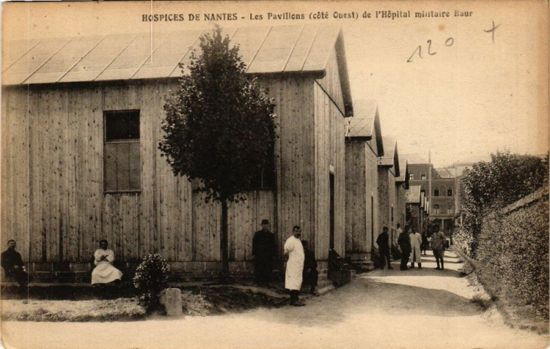 Carte postale ancienne Hospices de Nantes - Les Pavillons (cote Ouest) de l'Hopital à Nantes