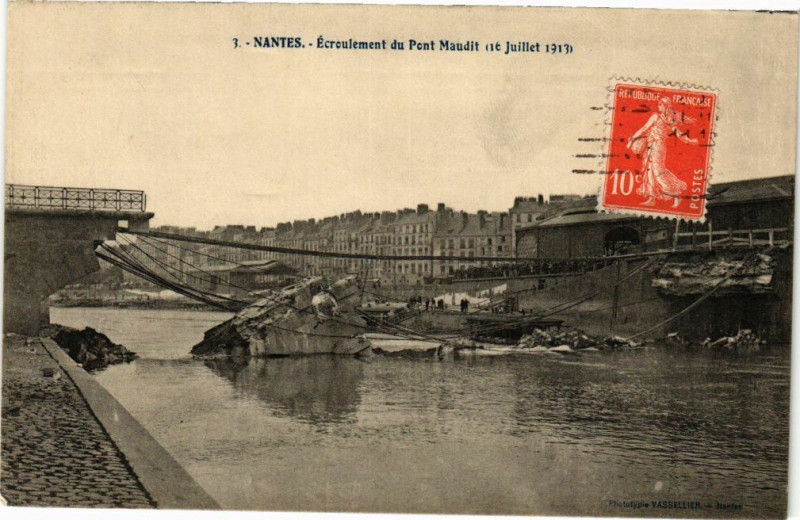 Carte postale ancienne Nantes - Ecroulement du Pont Maudit (16 Juillet 1913) à Nantes