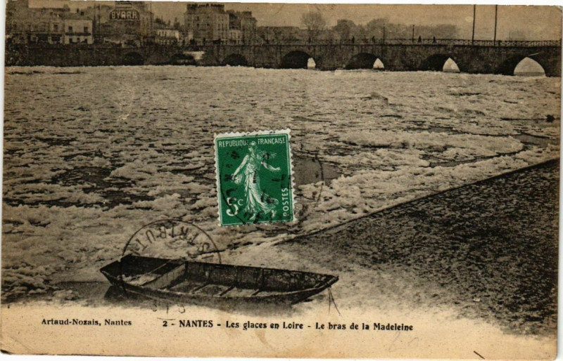 Carte postale ancienne Nantes - Les glaces en Loire - Le bras de la Madeleine à Nantes
