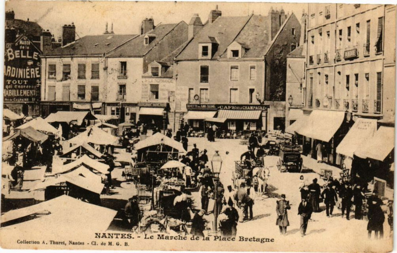 Carte postale ancienne Nantes - Le Marché de la Place Bretagne à Nantes