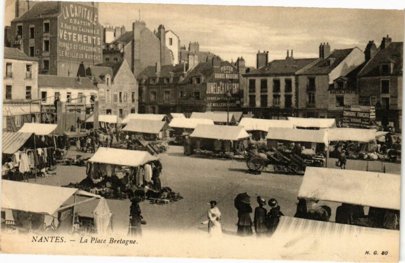Carte postale ancienne Nantes - La Place Bretagne à Nantes