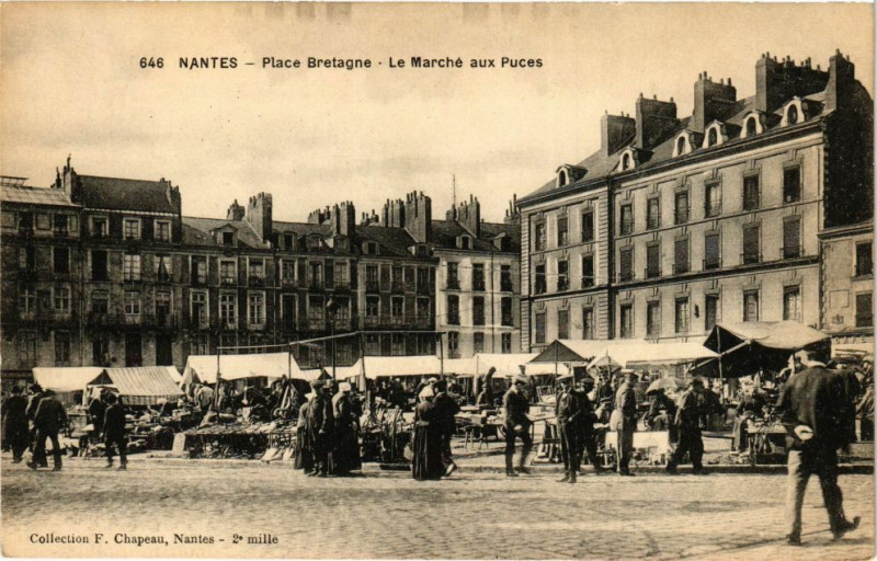 Carte postale ancienne Nantes - Place Bretagne - Le Marché aux Puces à Nantes