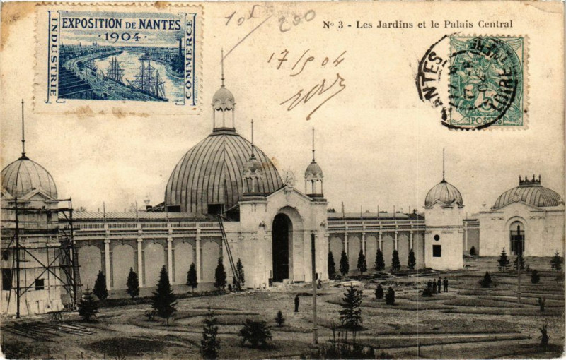 Carte postale ancienne Les Jardins et le Palais Central