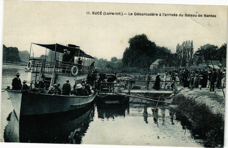 Carte postale ancienne Suce -Le Debarcadée a l'arrivée du Bateau de Nentes