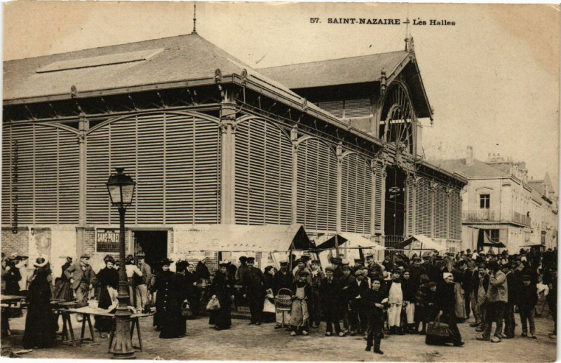 Carte postale ancienne Saint-Nazaire - Les Halles à Saint-Nazaire