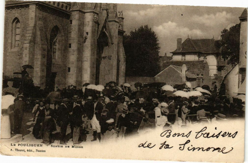 Carte postale ancienne Le Pouliguen - Sortie de Messe au Pouliguen