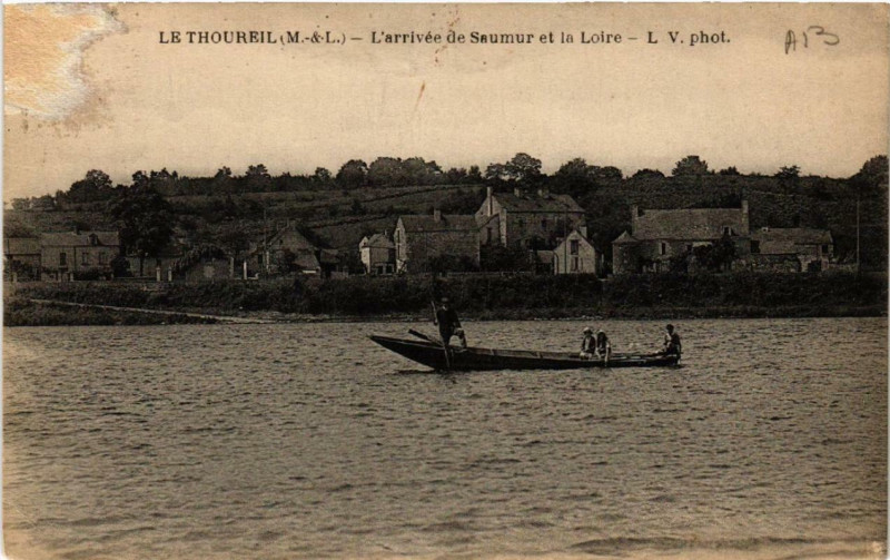 Carte postale ancienne Le Thoureil L'Arrviée de Saumur et la Loire à Saumur