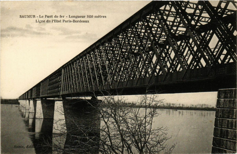 Carte postale ancienne Saumur - Le Pont de Fer à Saumur