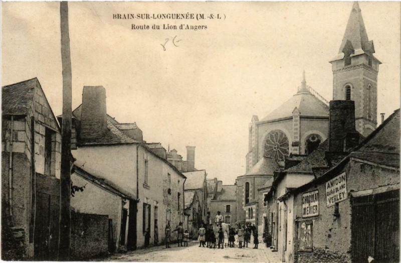 Carte postale ancienne Brain-sur-Longuenee Route du Lion d'Angers à Angers