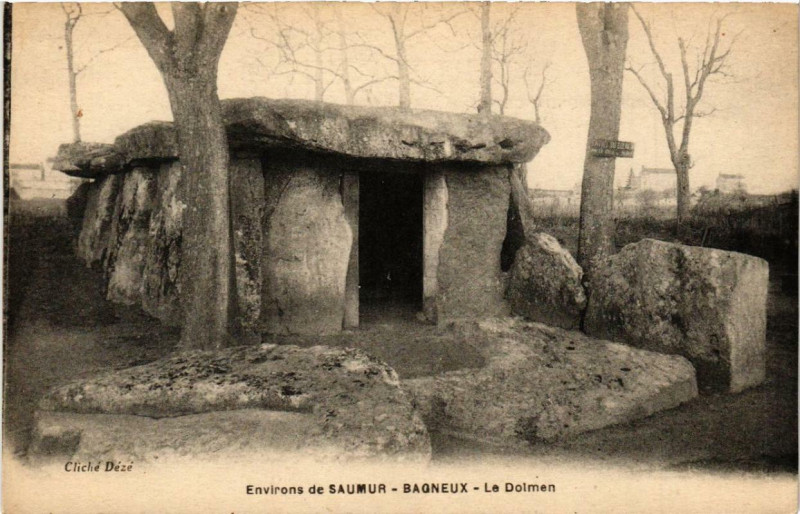 Carte postale ancienne Bagneaux Le Dolmen