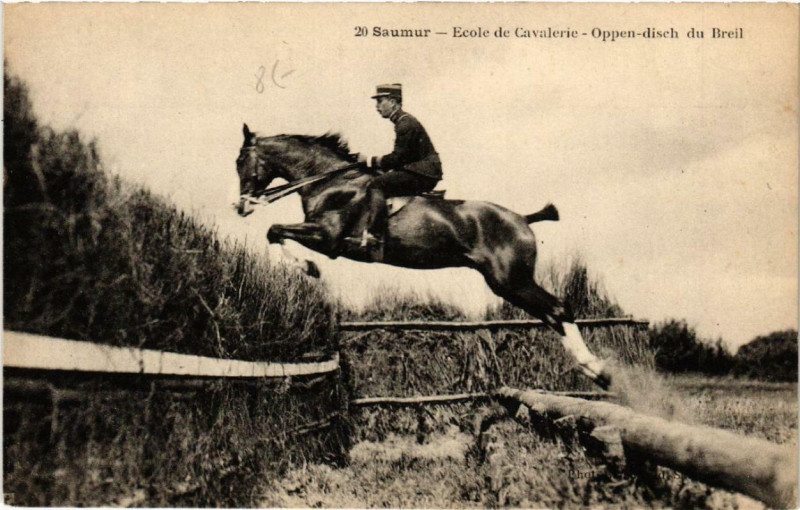 Carte postale ancienne Saumur Ecole de Cavalerie Oppen-disch du Breil à Saumur