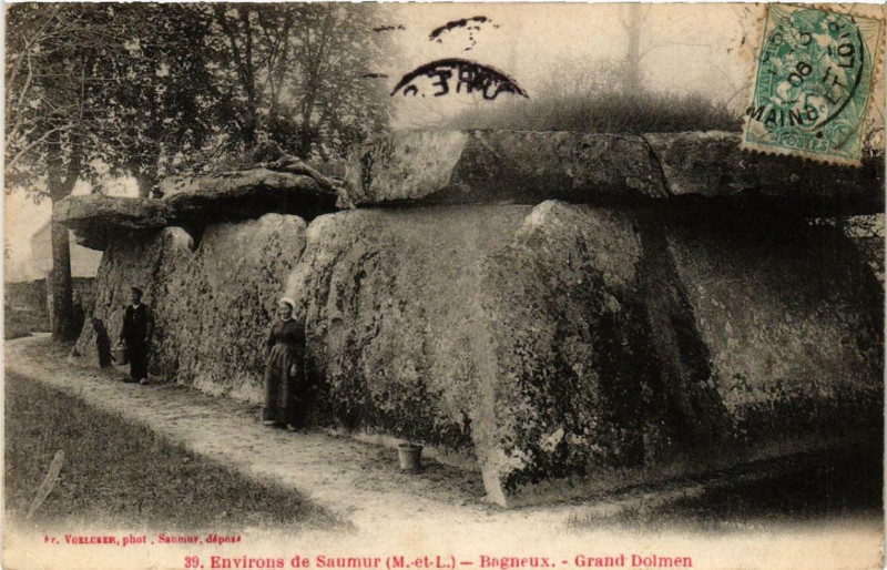 Carte postale ancienne Bagneaux Grand Dolmen