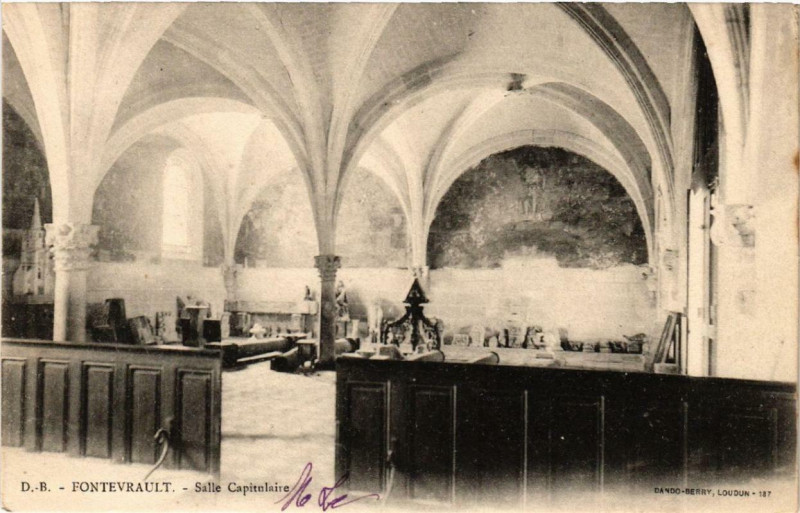 Carte postale ancienne Fontevrault Salle Capitulaire