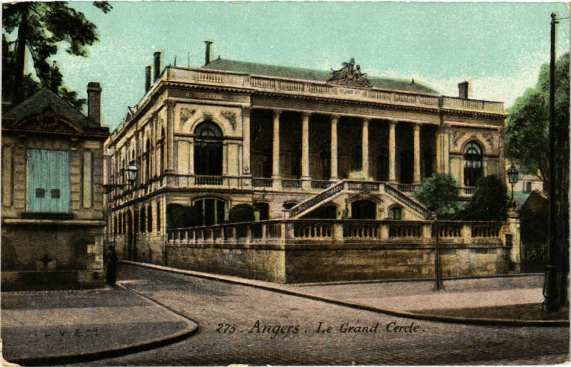 Carte postale ancienne Angers - Le Grand Cercle à Angers