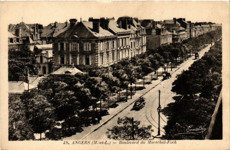 Carte postale ancienne Angers Boulevard du Marechal Foch à Angers