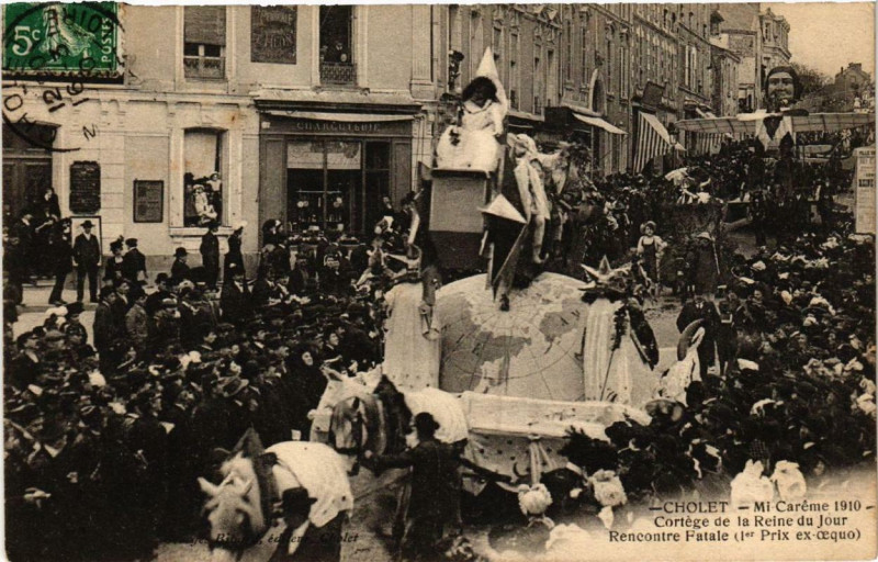 Carte postale ancienne Cholet Mi-Careme 1910 Cortege de la Reine du Jour à Cholet