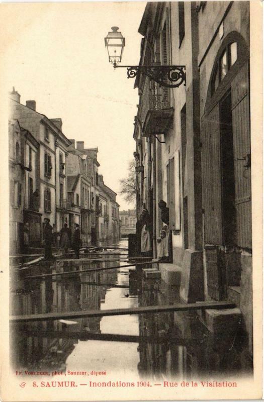 Carte postale ancienne Saumur Inondations Rue de la Visitation à Saumur