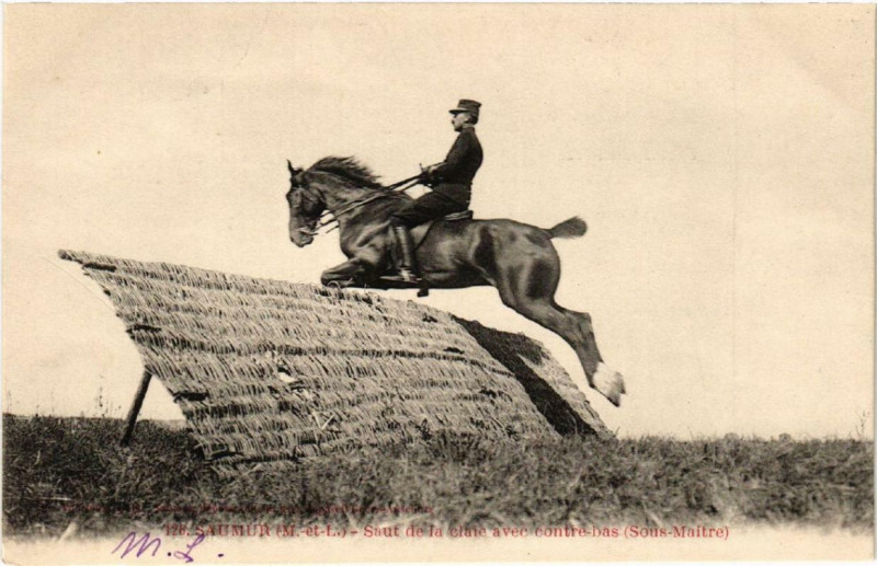Carte postale ancienne Saumur Saut de la claie avec contre-bas à Saumur