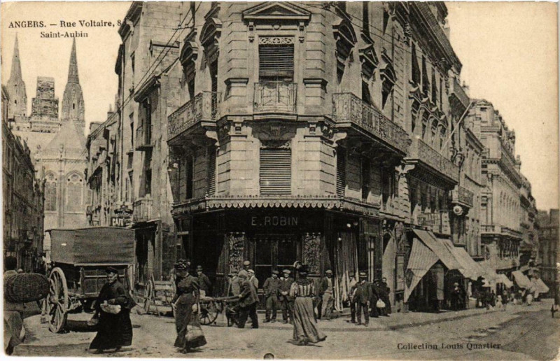 Carte postale ancienne Angers Rue Voltaire Saint=Aubin à Angers