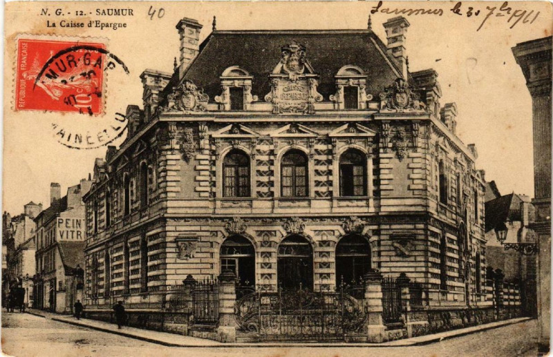 Carte postale ancienne Saumur La Caisse d'Epargne à Saumur