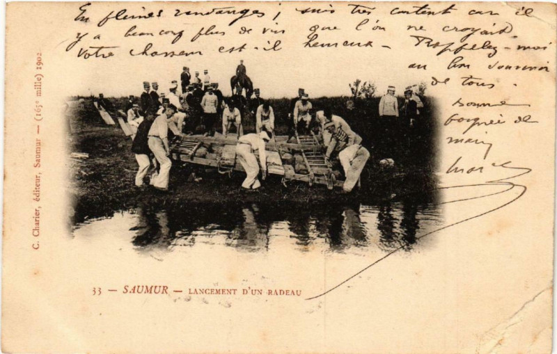 Carte postale ancienne Saumur Lancement d'un radeau à Saumur