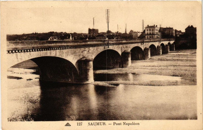 Carte postale ancienne Saumur Pont Napoleon à Saumur