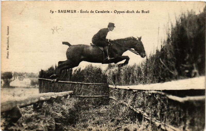Carte postale ancienne Saumur Ecole de Cavalerie Oppen-disch du Breil à Saumur