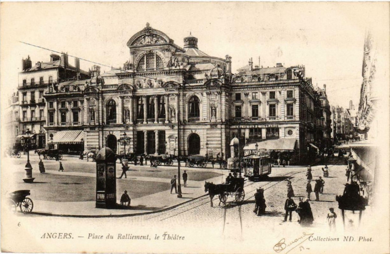 Carte postale ancienne Angers Place du Ralliement le Théatre à Angers