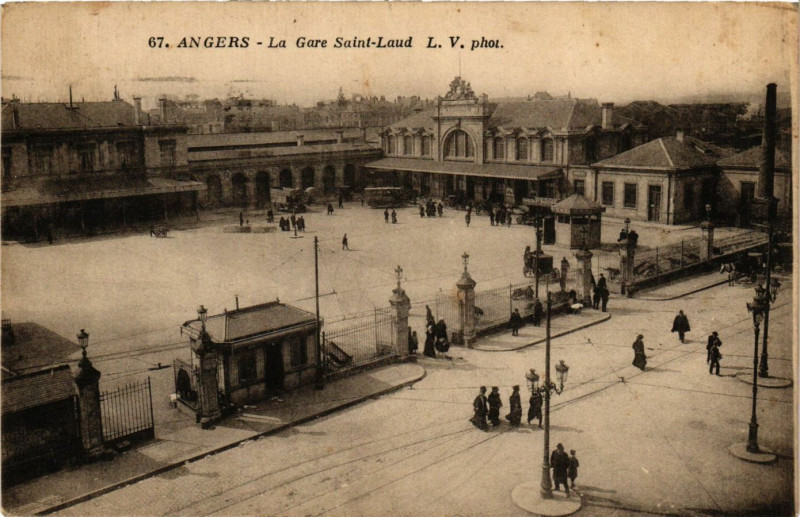 Carte postale ancienne Angers - La Gare Saint-Laud à Angers