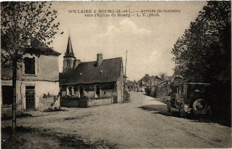 Carte postale ancienne Soulaire et Bourg Arrivée de Soulaire vers Eglise de Bourg à Soulaire-et-Bourg