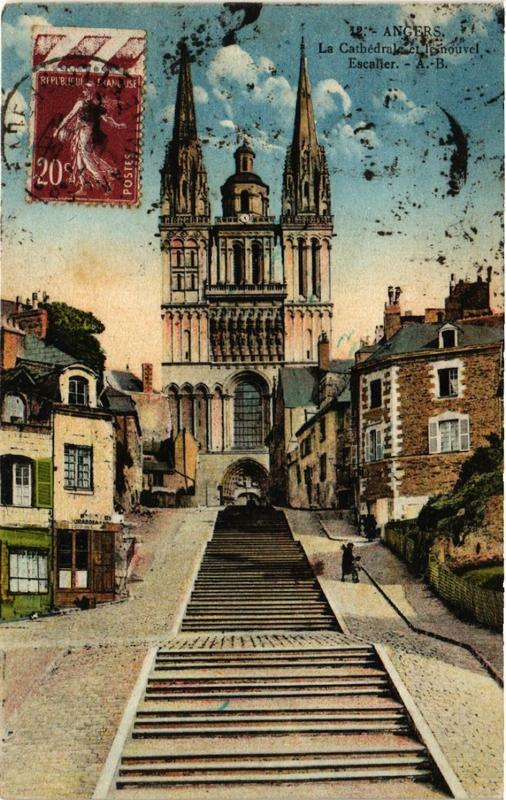Carte postale ancienne Angers La Cathédrale et le nouvel Escalier à Angers