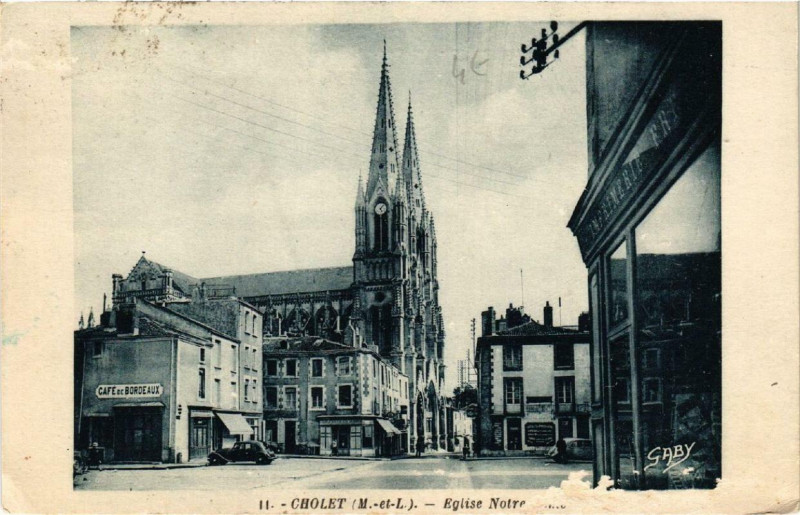 Carte postale ancienne Cholet Eglise N.-D. à Cholet