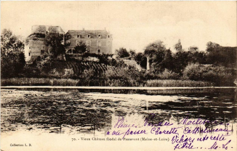 Carte postale ancienne Passavant Vieux Chateau feodal