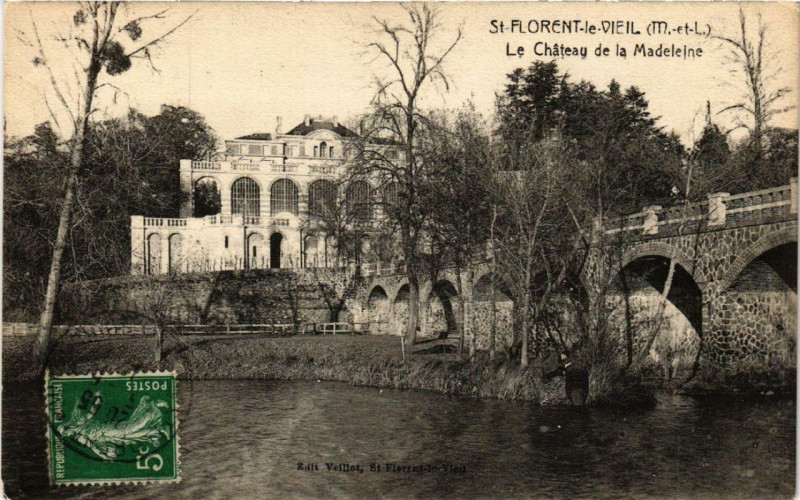 Carte postale ancienne Saint-Florent-le-Vieil Chateau de la Madeleine