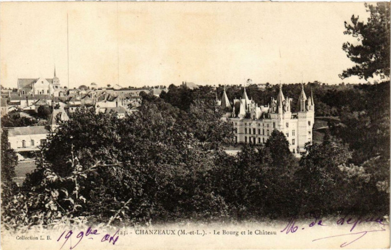 Carte postale ancienne Chanzeau L Bourg et le Chateau