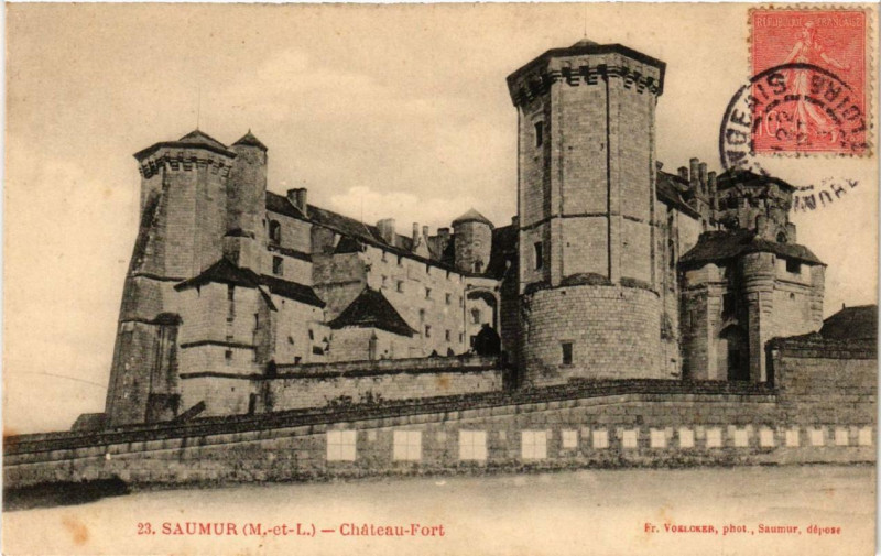 Carte postale ancienne Saumur Chateau-Fort à Saumur