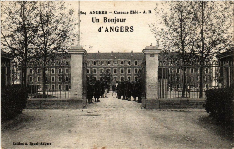 Carte postale ancienne Angers Caserne Eble à Angers
